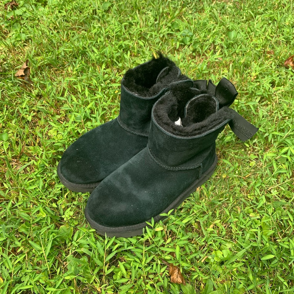 UGG Bailey Bow Boots, Size 8, Black